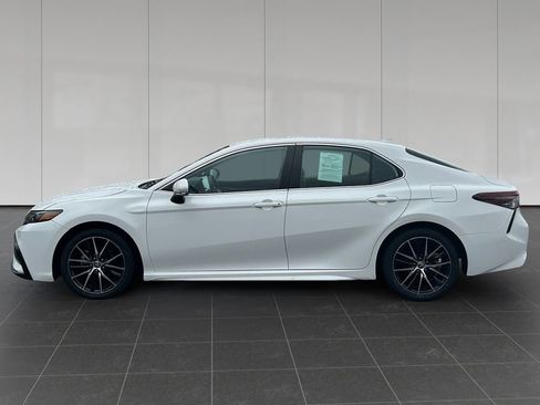 Used 2023 Toyota Camry SE FWD image 2