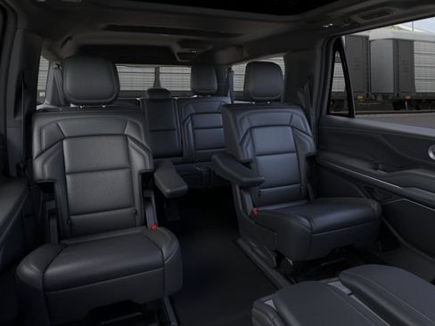 New 2026 Lincoln Navigator L Reserve AWD/4WD image 11