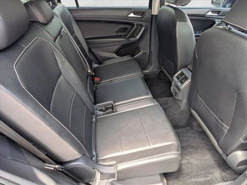 Used 2021 Volkswagen Tiguan SE w/ Panoramic Sunroof Package AWD/4WD image 18