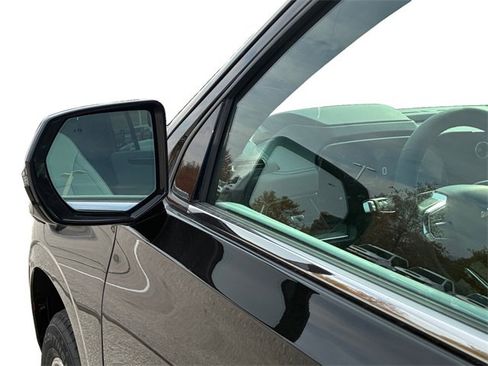 New 2025 Chevrolet Suburban Premier image 10