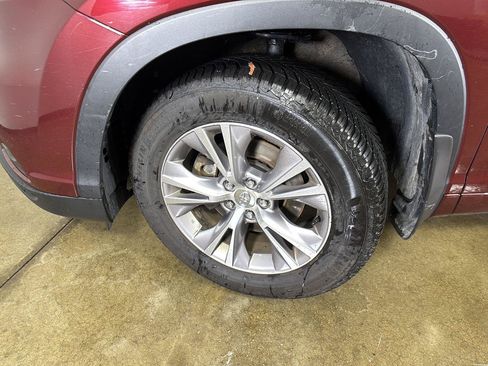 Used 2015 Toyota Highlander XLE AWD/4WD image 5