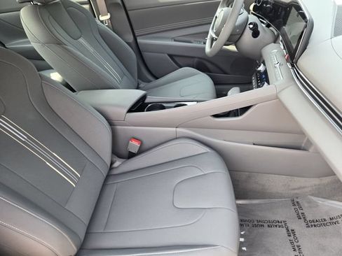 Certified 2025 Hyundai Elantra SEL FWD image 11