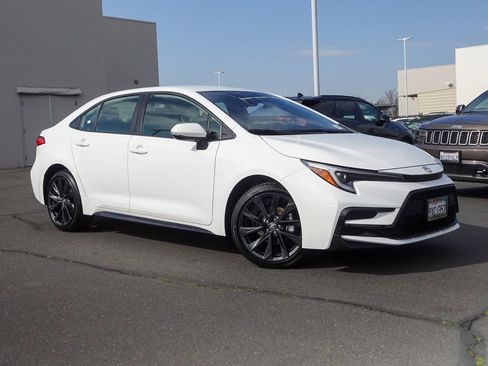 Used 2026 Toyota Corolla SE image 5