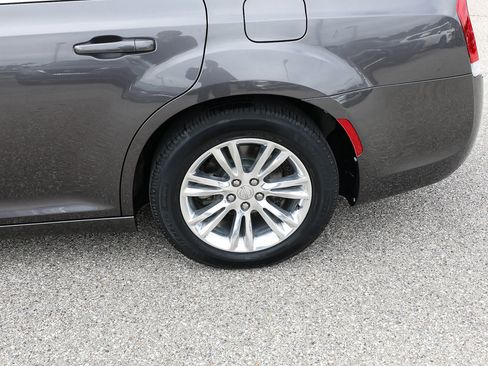 Used 2021 Chrysler 300 Touring L RWD image 4