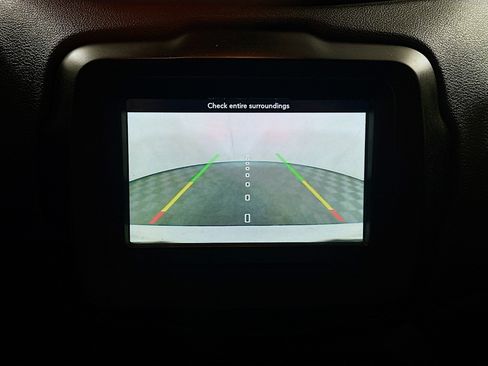 Used 2018 Jeep Renegade Altitude FWD image 21