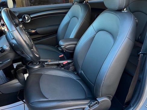 Used 2022 MINI Cooper 2-Door Hardtop image 10