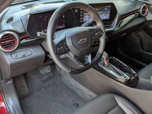 Used 2024 Chevrolet Trax RS w/ Sunroof Package image 4