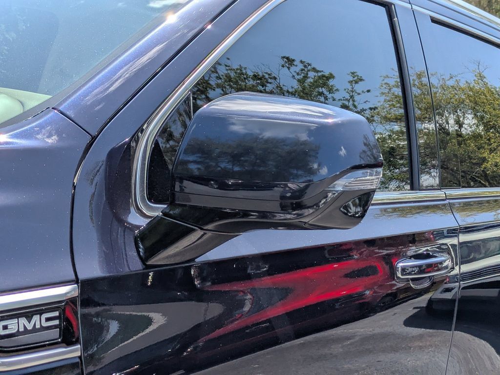 Used 2023 GMC Yukon Denali RWD image 11