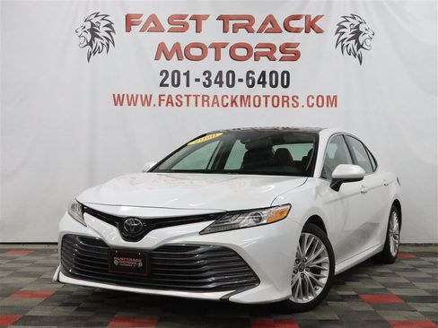 Used 2020 Toyota Camry XLE FWD image 1