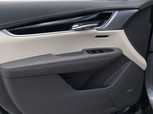 Certified 2024 Cadillac XT6 Premium Luxury w/ Technology Package FWD image 19