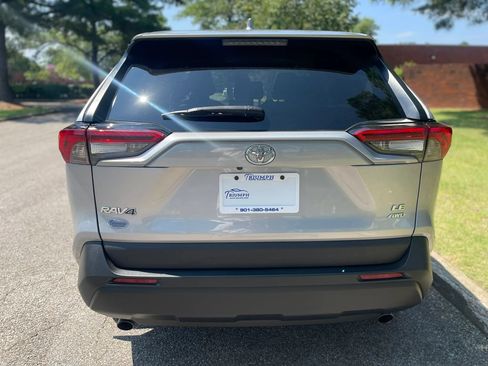 Used 2022 Toyota RAV4 LE AWD/4WD image 4