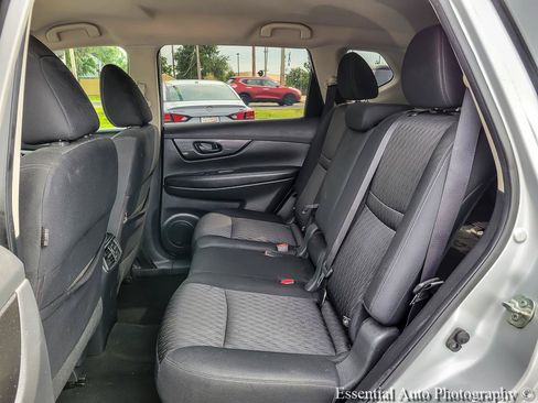 Used 2020 Nissan Rogue S FWD image 11