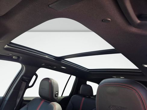 Used 2024 Chevrolet Traverse RS w/ LPO, Floor Liner Package FWD image 17