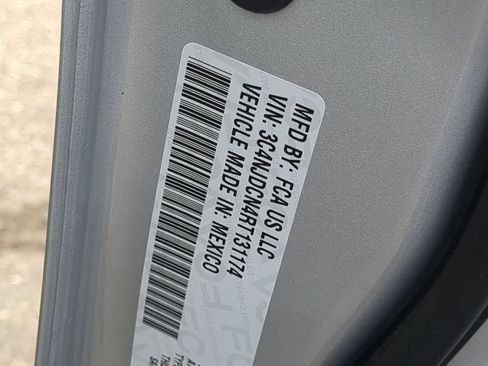 Certified 2024 Jeep Compass Limited image 34