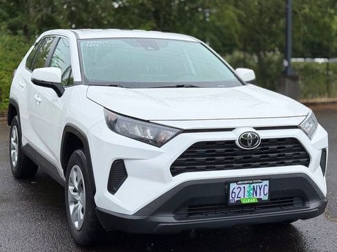 Used 2022 Toyota RAV4 LE AWD/4WD image 7