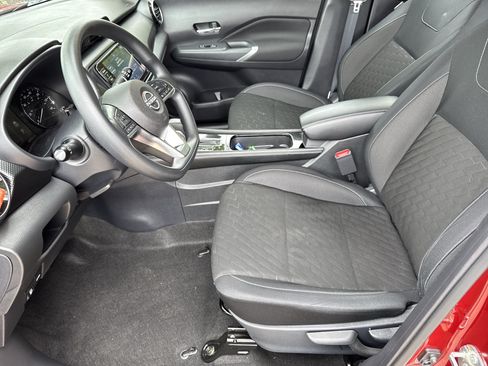 Used 2023 Nissan Kicks SV FWD image 9