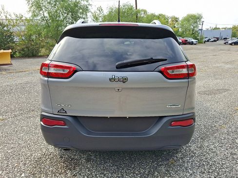 Used 2017 Jeep Cherokee Latitude w/ Cold Weather Group image 4