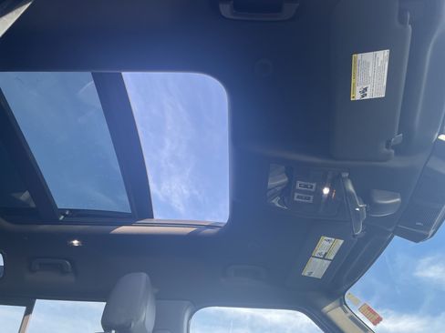 Used 2023 Land Rover Defender 110 S image 17