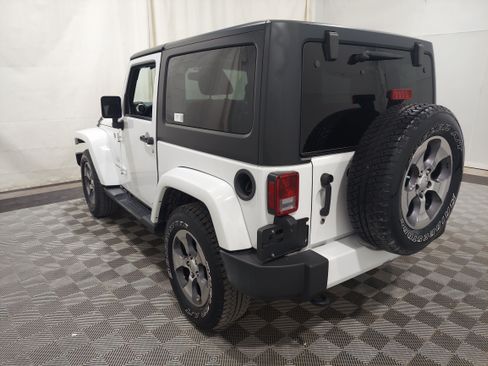 Used 2016 Jeep Wrangler Sahara w/ Connectivity Group AWD/4WD image 2