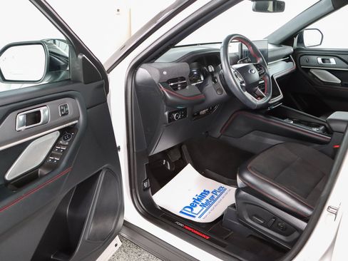 Used 2025 Ford Explorer ST AWD/4WD image 3