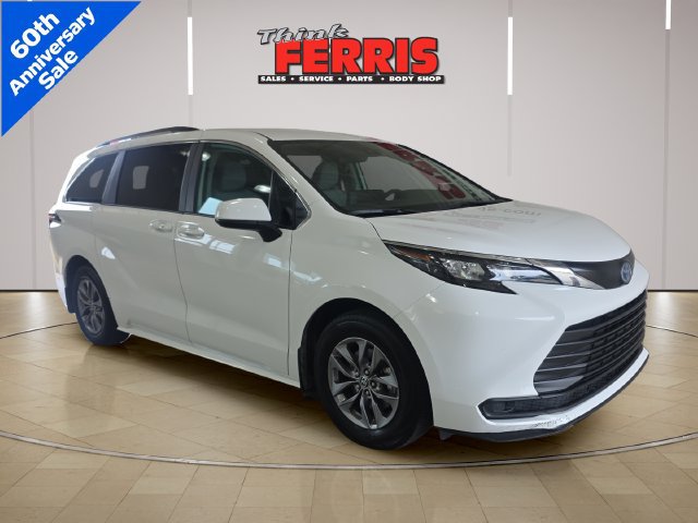 Used 2024 Toyota Sienna LE FWD image 7