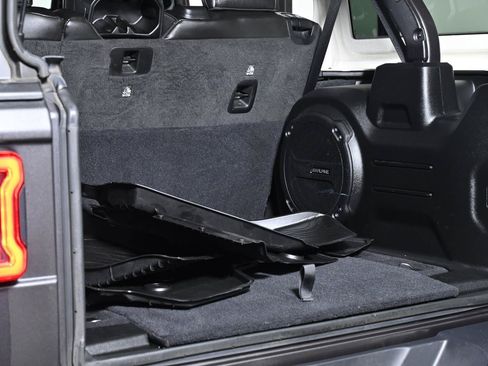 Used 2020 Jeep Wrangler Unlimited Sahara AWD/4WD image 30