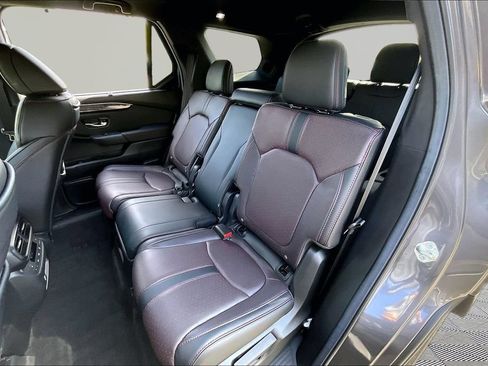 Used 2025 Honda Pilot Black Edition image 18
