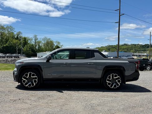 New 2025 Chevrolet Silverado EV RST image 9