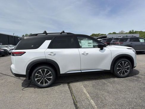 New 2026 Nissan Pathfinder Platinum w/ Cargo Package AWD/4WD image 4