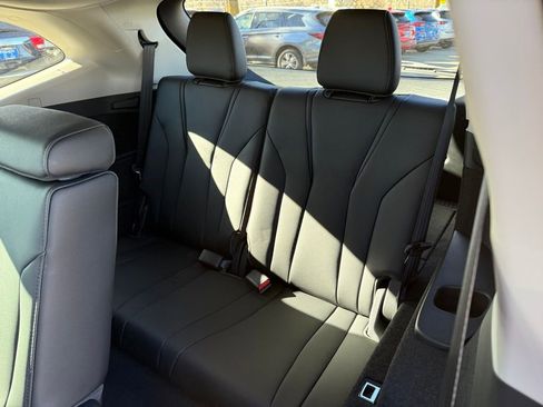 Used 2026 Acura MDX SH-AWD image 17