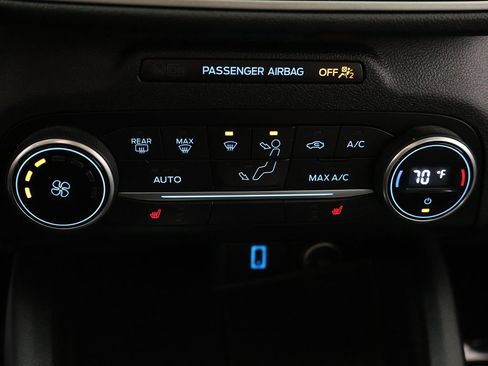 Used 2020 Ford Escape SE image 45