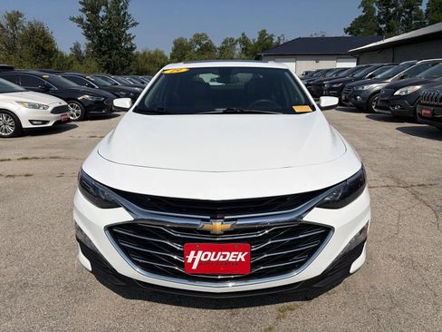 Used 2019 Chevrolet Malibu LT FWD image 2