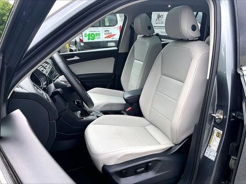 Used 2021 Volkswagen Tiguan SE AWD/4WD image 21