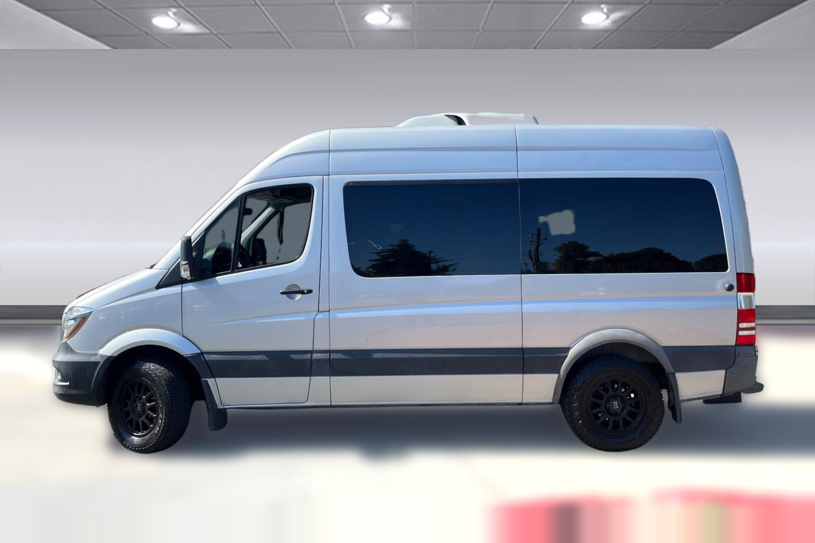 Used 2018 Mercedes-Benz Sprinter 2500 image 2