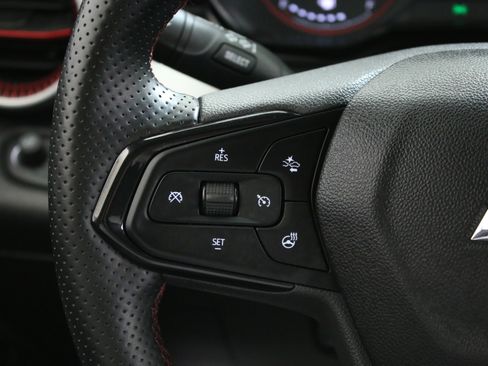 Used 2024 Chevrolet Trax RS FWD image 14