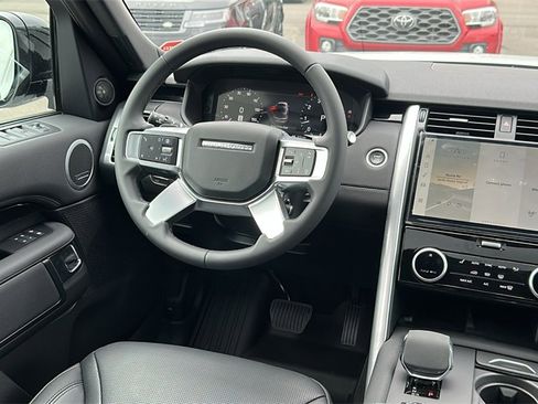 New 2025 Land Rover Discovery S image 26