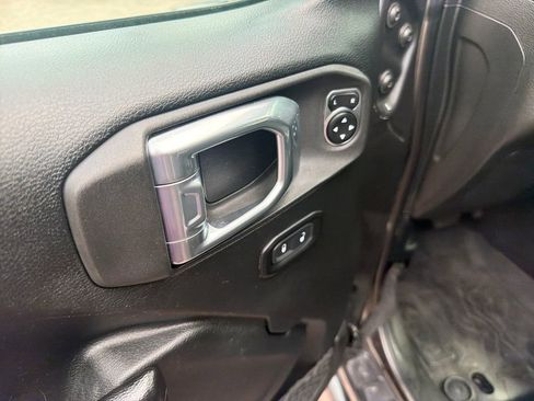 Used 2021 Jeep Gladiator Sport AWD/4WD image 9