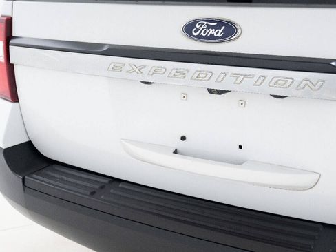 Used 2015 Ford Expedition XL RWD image 11