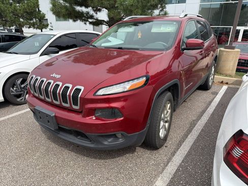 Used 2017 Jeep Cherokee Latitude w/ Safety/Convenience Group AWD/4WD image 1