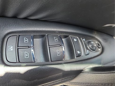 Used 2022 Nissan Armada SL w/ Captain's Chairs Package AWD/4WD image 16