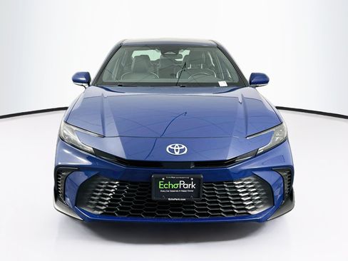 Used 2025 Toyota Camry SE FWD image 2