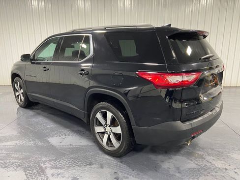 Used 2019 Chevrolet Traverse LT w/ LT Premium Package image 3