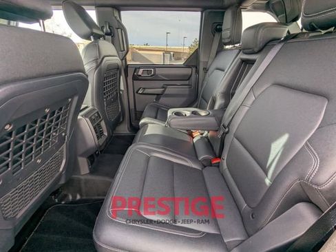 Used 2025 Ford Bronco Badlands image 29