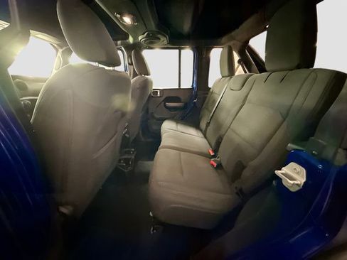 Used 2018 Jeep Wrangler Unlimited Sport S image 24