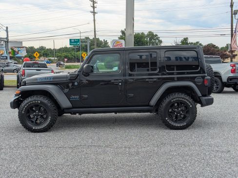 Used 2023 Jeep Wrangler Unlimited w/ Cold Weather Group AWD/4WD image 5
