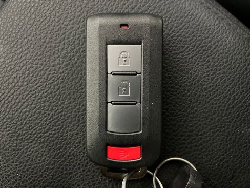 Used 2022 Mitsubishi Outlander Sport SE image 32