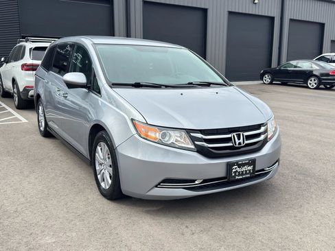 Used 2016 Honda Odyssey SE image 2