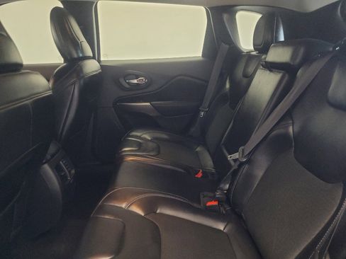 Used 2020 Jeep Cherokee Latitude Plus w/ Cold Weather Group image 18