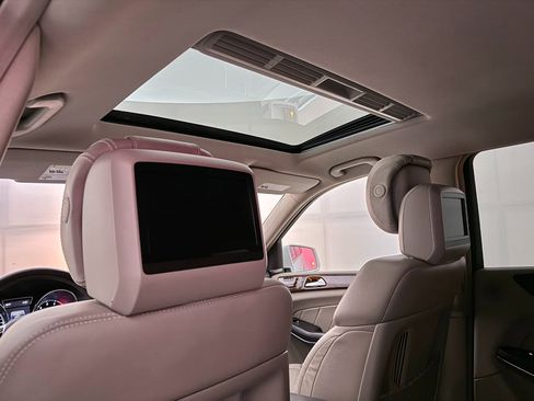 Used 2014 Mercedes-Benz GL 550 4MATIC image 23