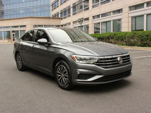 Used 2021 Volkswagen Jetta R-Line FWD image 1